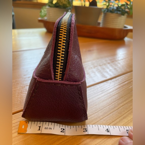 Portland Leather plum artisan Bag with Textured Finish - Picture 7 of 12